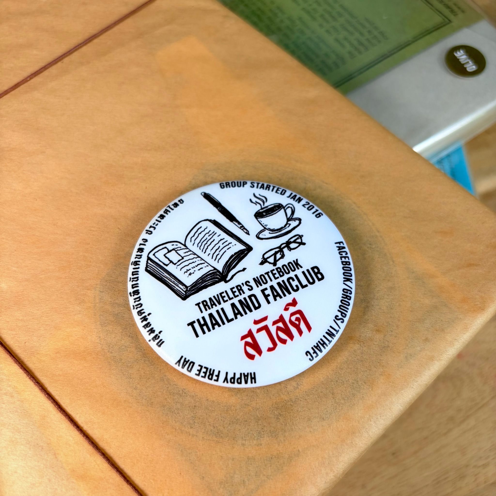 TNTHAFC Bottle Opener Magnet วางบนสมุด